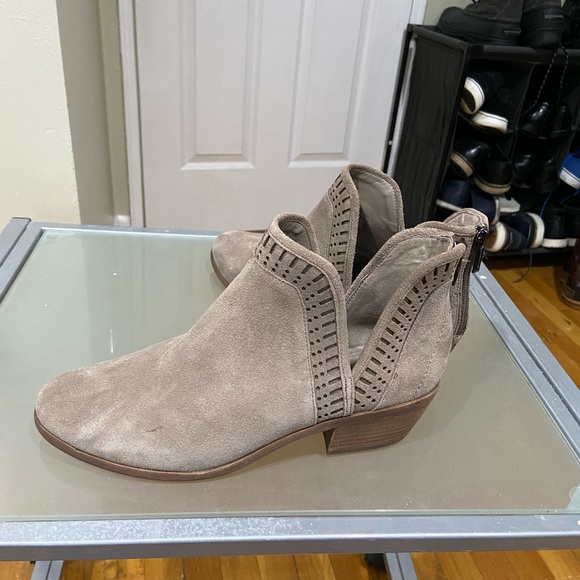 Vince Camuto booties - Picture 4 of 5